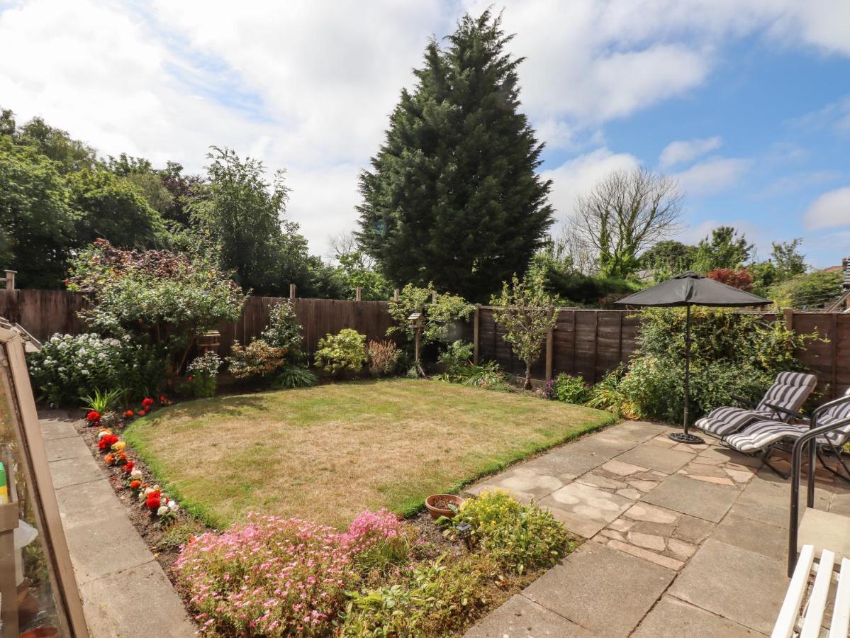 Spring Close Southport Luaran gambar