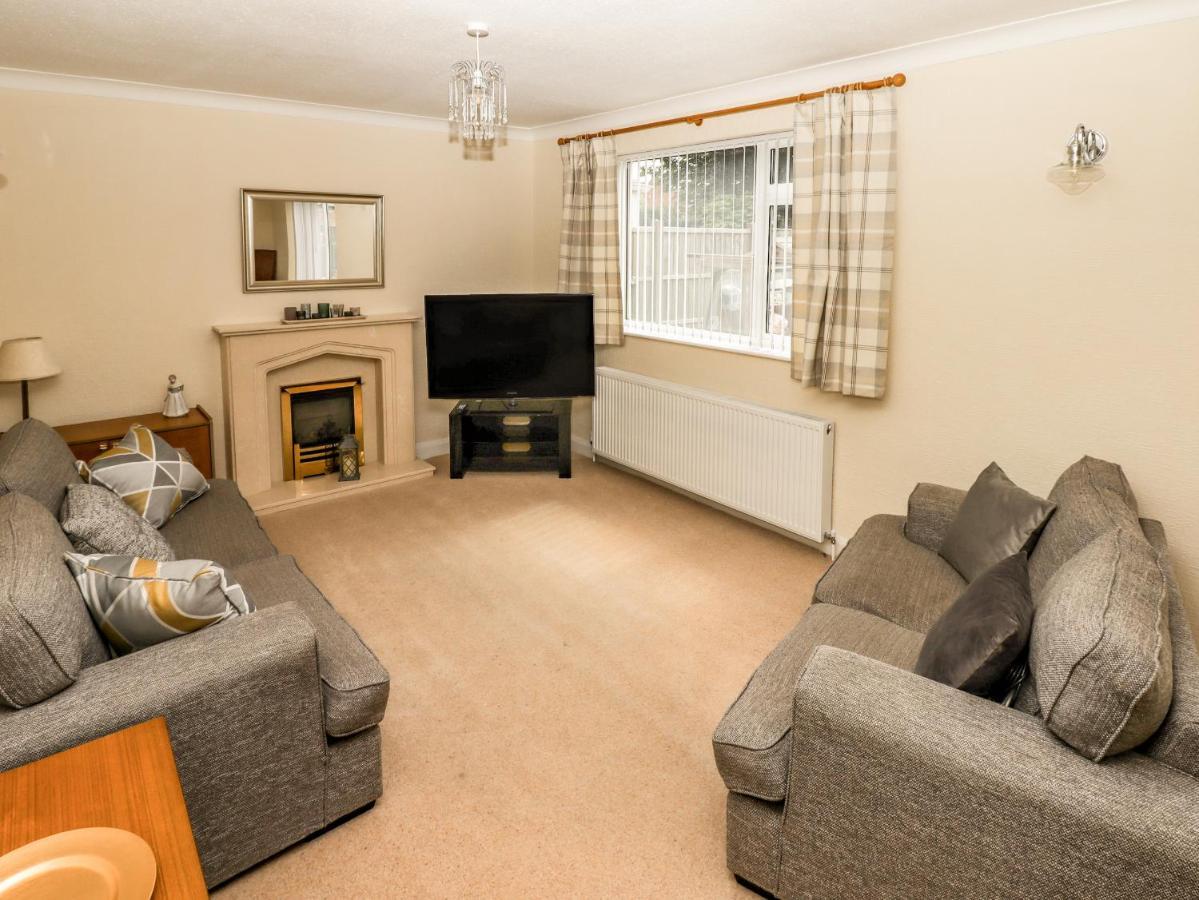 Spring Close Southport Luaran gambar