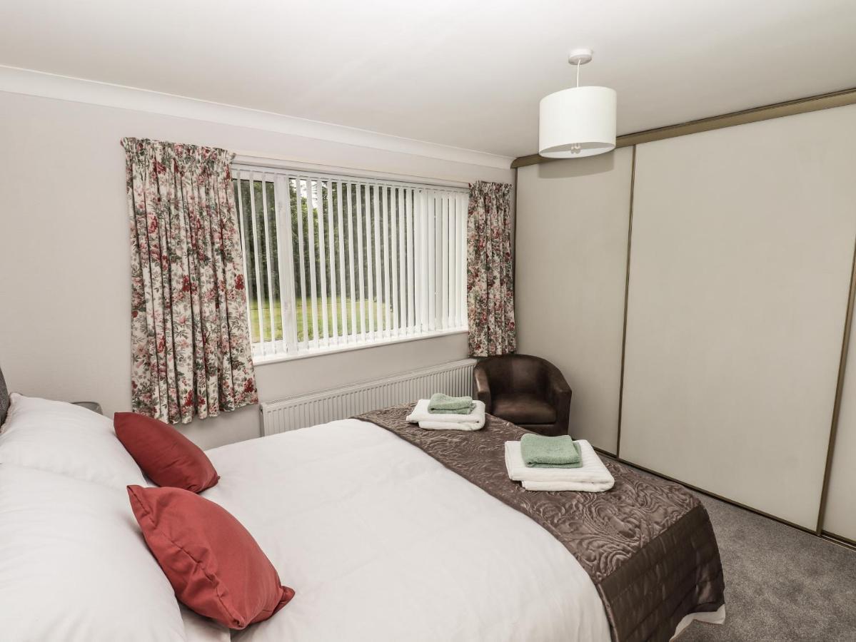 Spring Close Southport Luaran gambar