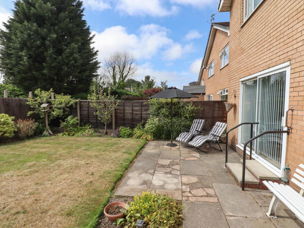 Spring Close Southport Luaran gambar